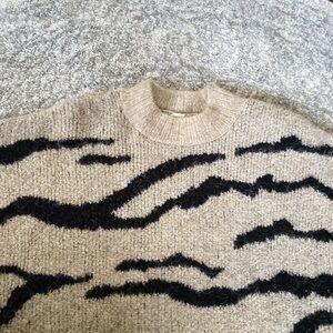 BNWoT UO | L | Animal Print Sweater
